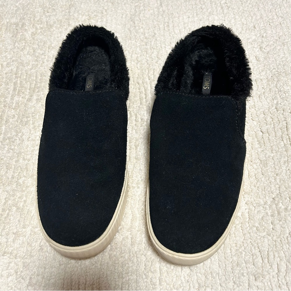 TOMS Womens Sunrise Faux Fur Lined Slip On Mule Sneakers Black